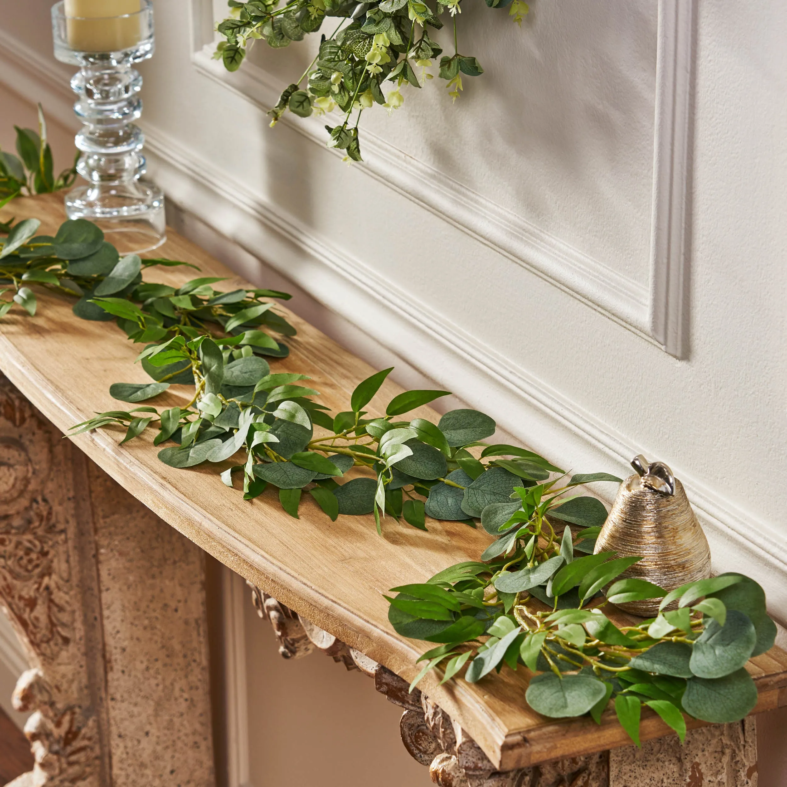 Cragin 6.5-foot Eucalyptus Vine Artificial Silk Garland, Green