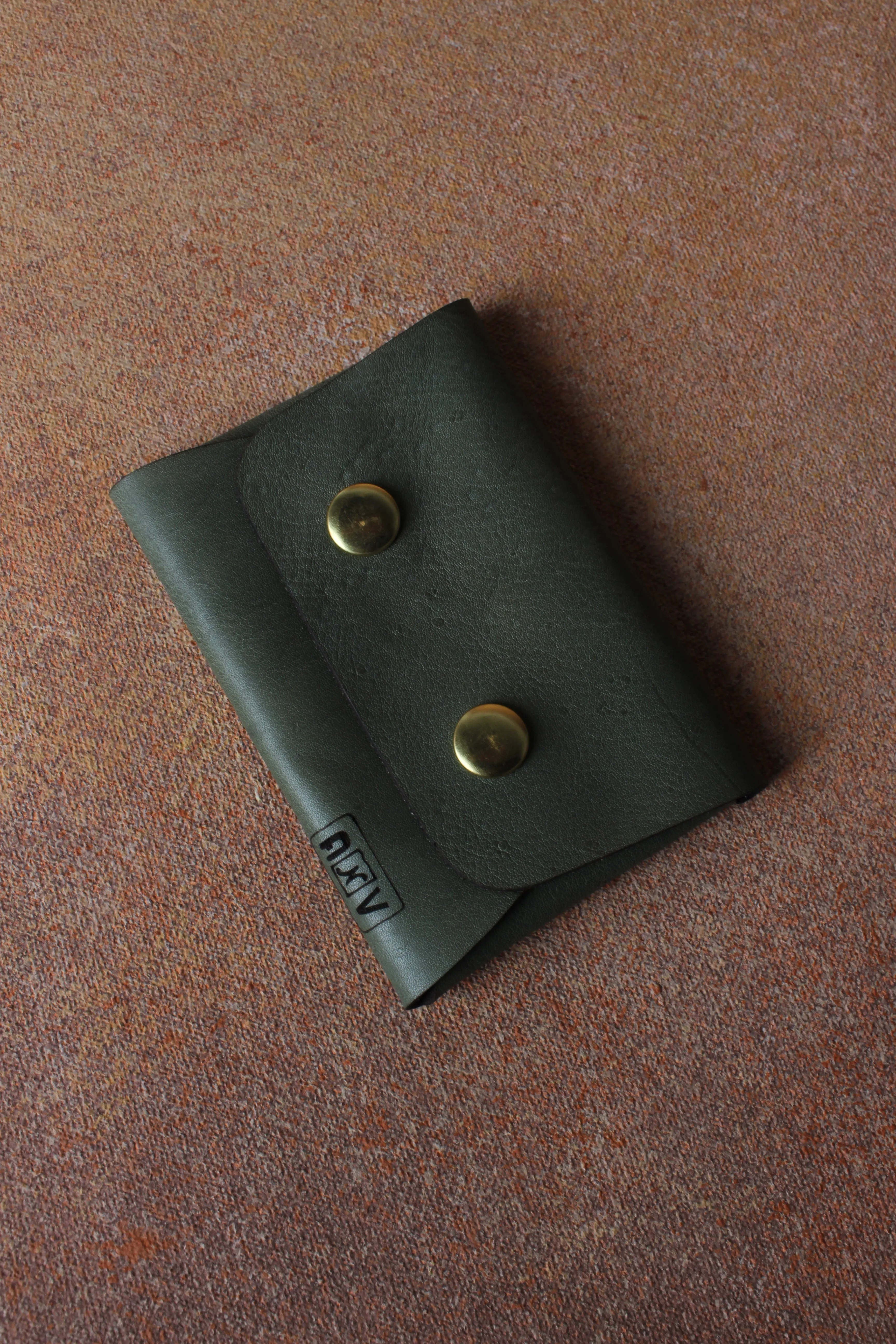 Timeless Appeal: Leather Card Pouch with Sutle Plane Texture