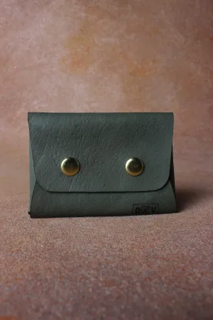 Timeless Appeal: Leather Card Pouch with Sutle Plane Texture