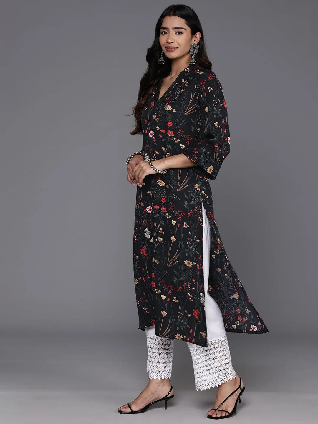 Varanga Women Black Floral Printed Straight Kurta Vkur1763 S